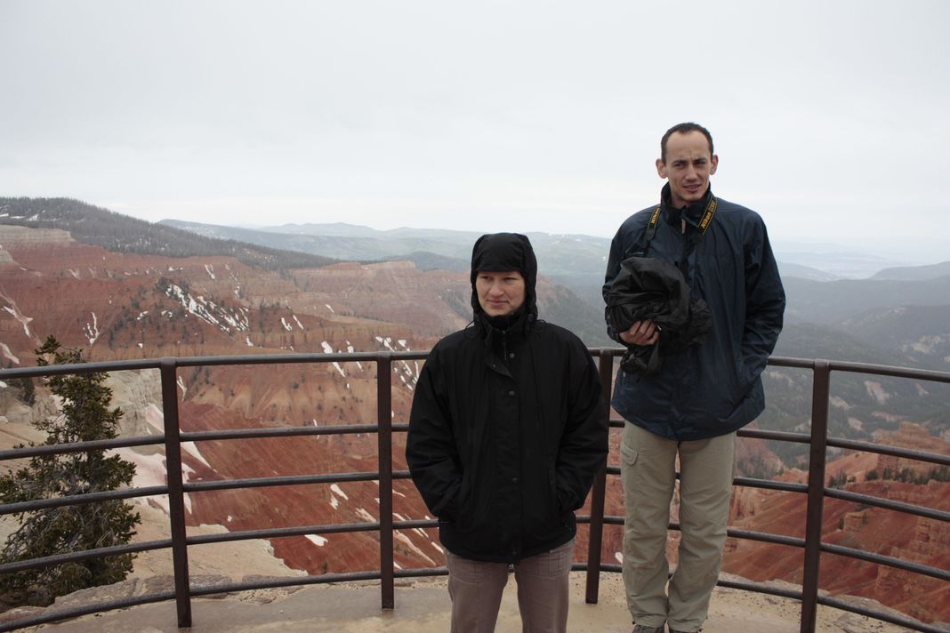 Cedar Breaks : le blanc c'est de la neige, on remarquera aussi que les touristes sont bien couverts. .