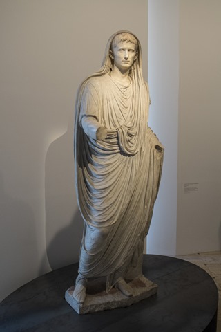 Auguste, Effigie type 'prima porta'
