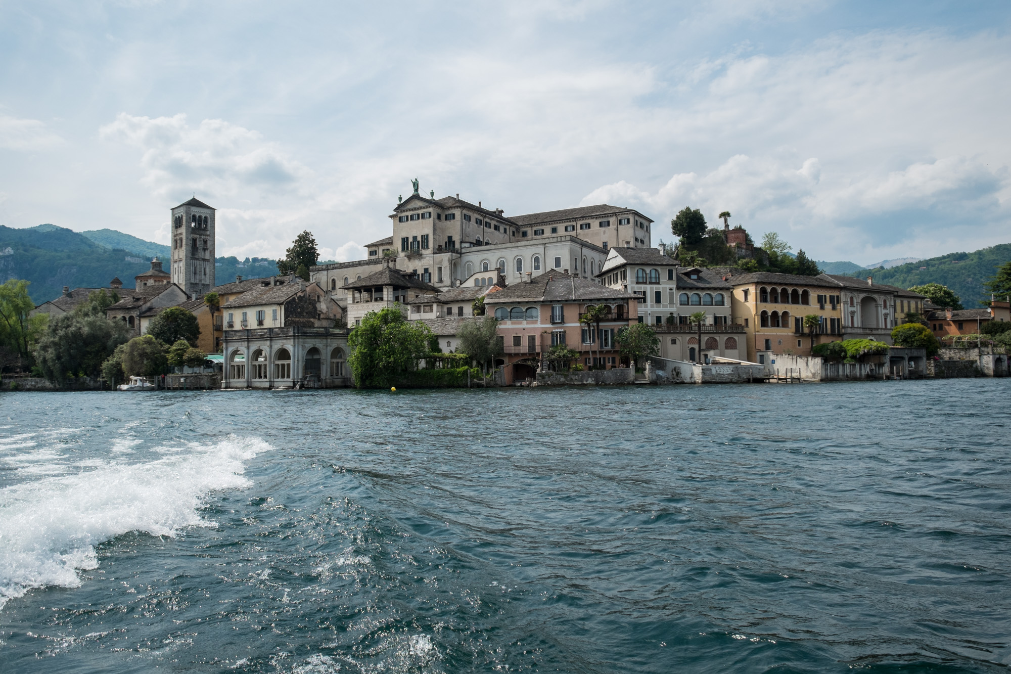 l’ Isola di San Giulio vu depuis le bâteau à touristes