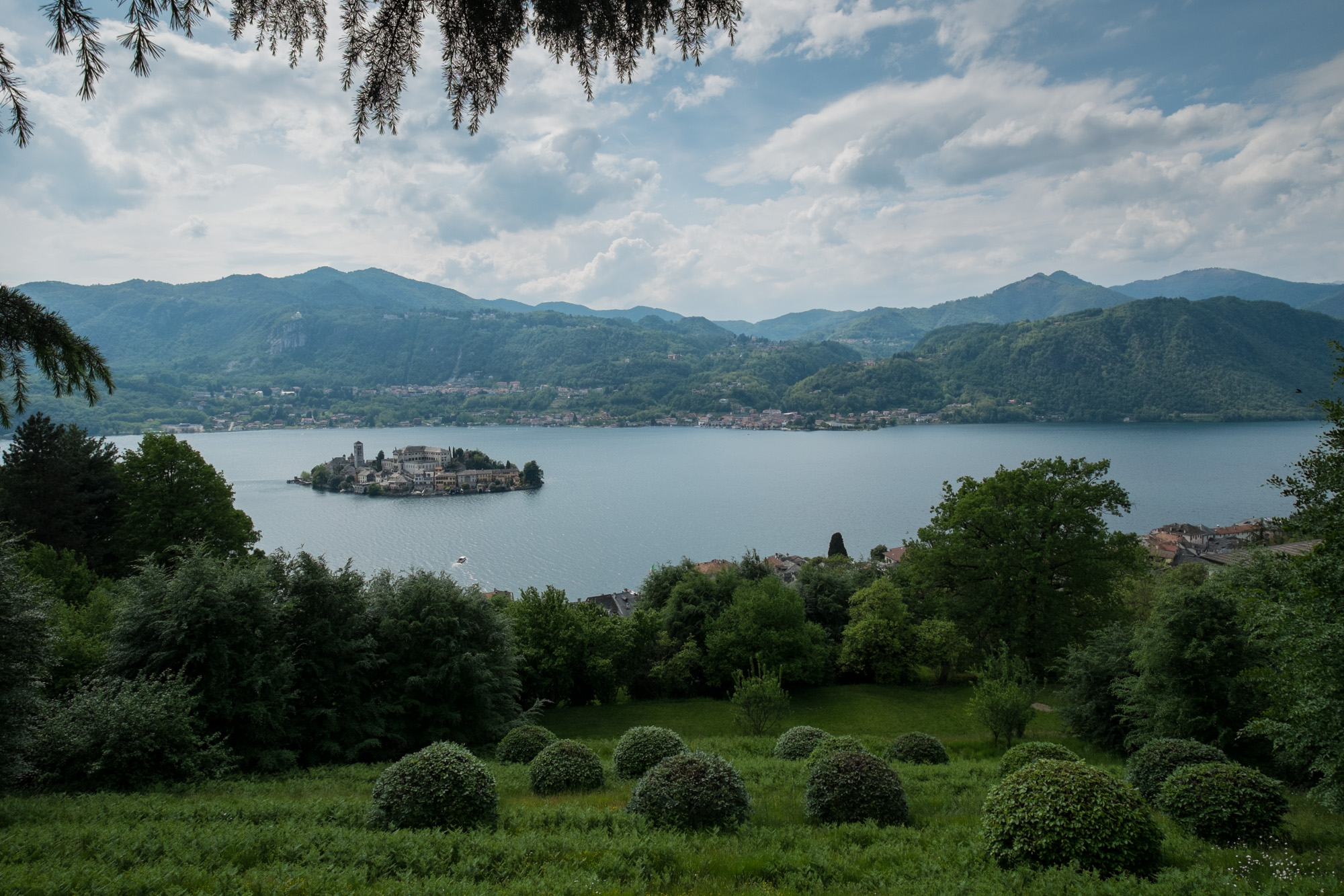 Lac d'Orta : l’ Isola di San Giulio vu depuis une ballade à Orta San Giulio