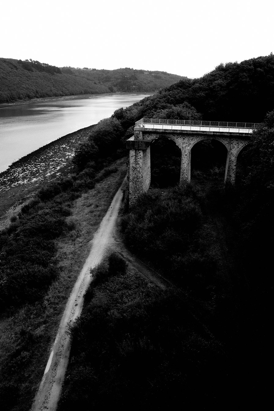 Pile (rive gauche) de l'ancien pont de 1925 réutilisée sur celui de 1952 et maintenant transformée en belvédère