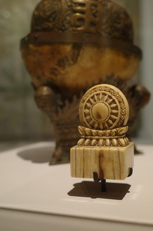Sceau comportant une roue de la loi bouddhique, ivoire, Chine 1453