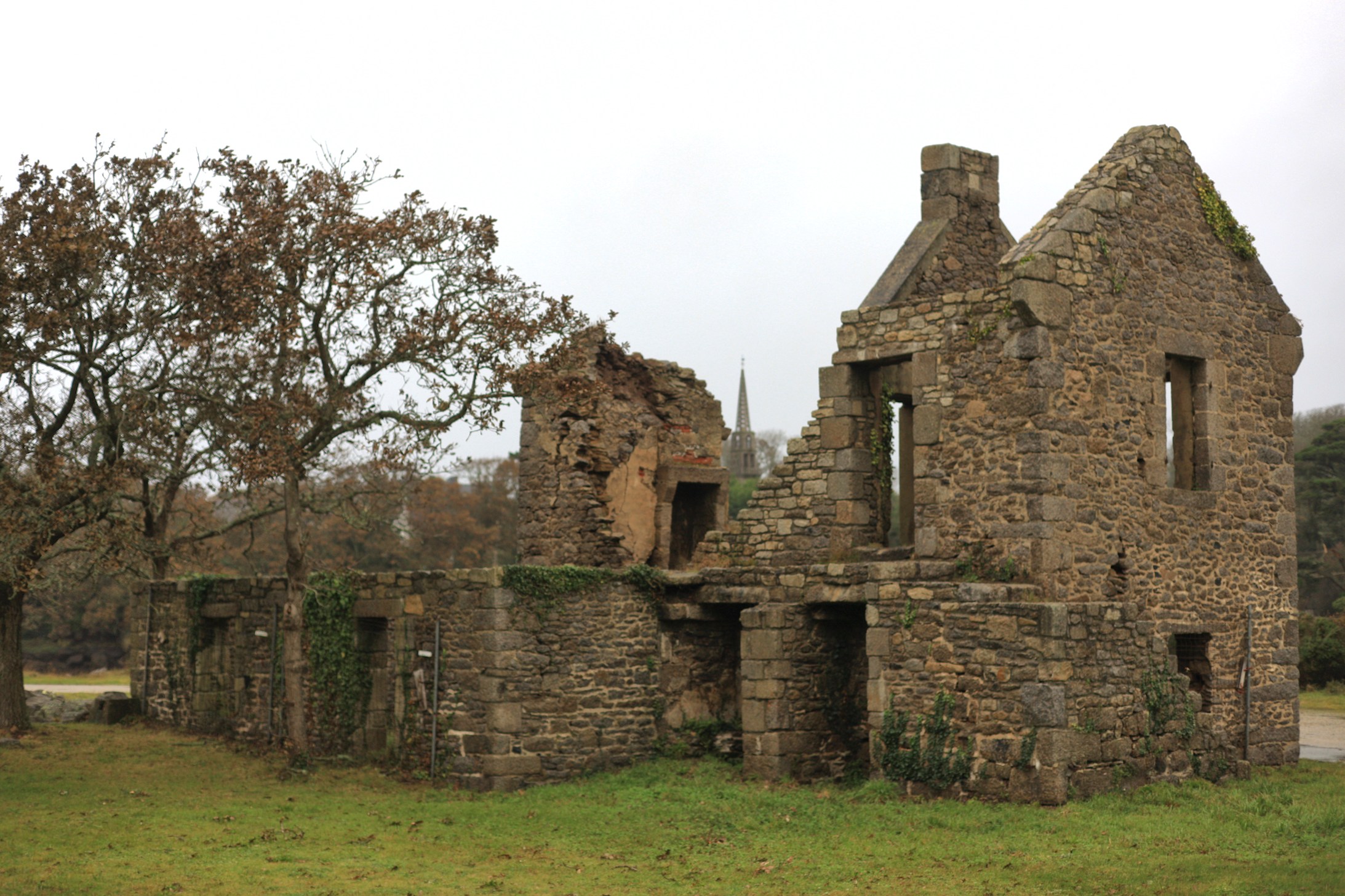 Forge/atelier en ruine