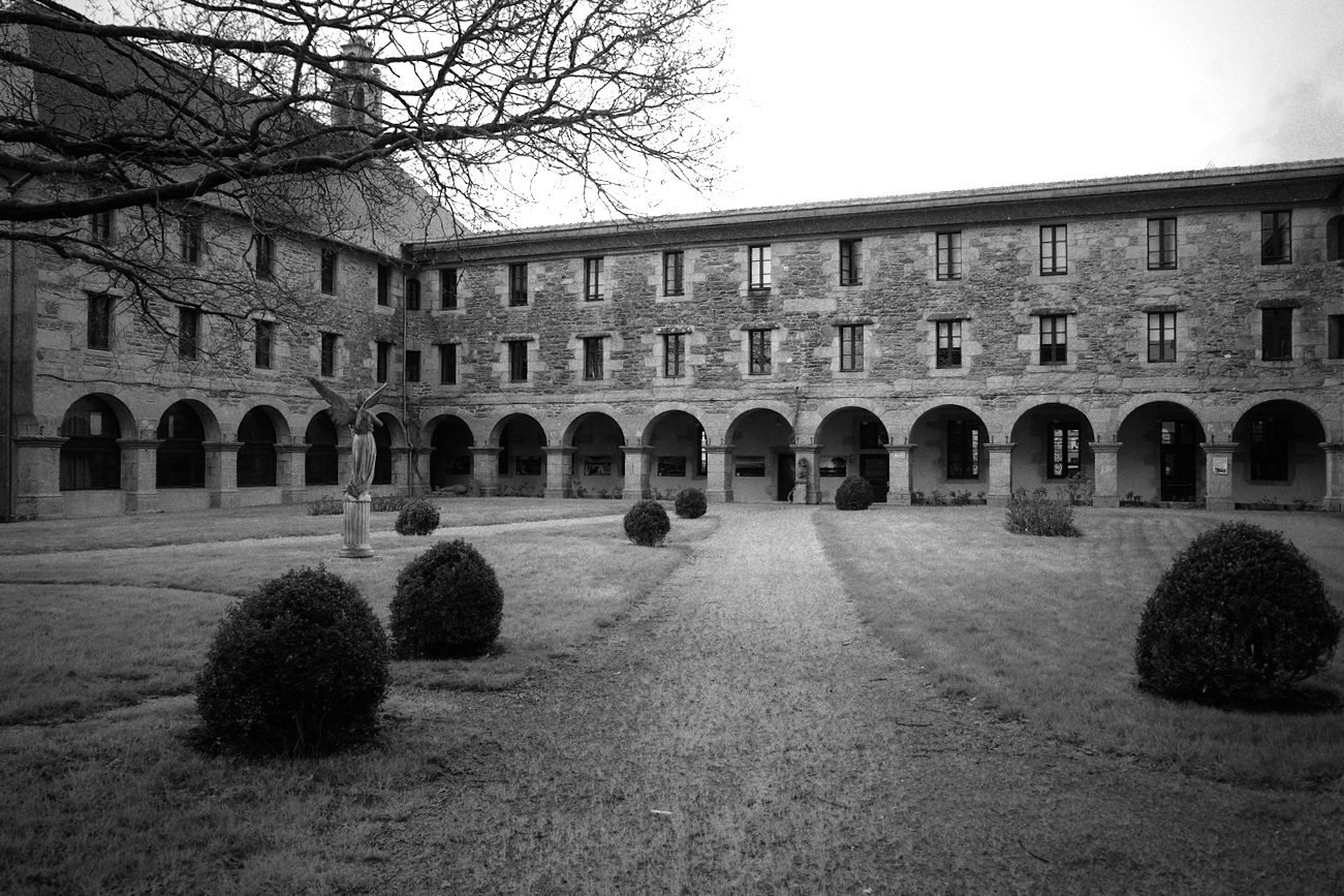 Lesneven, musée du Léon (fermé) dans le couvent des Ursulines