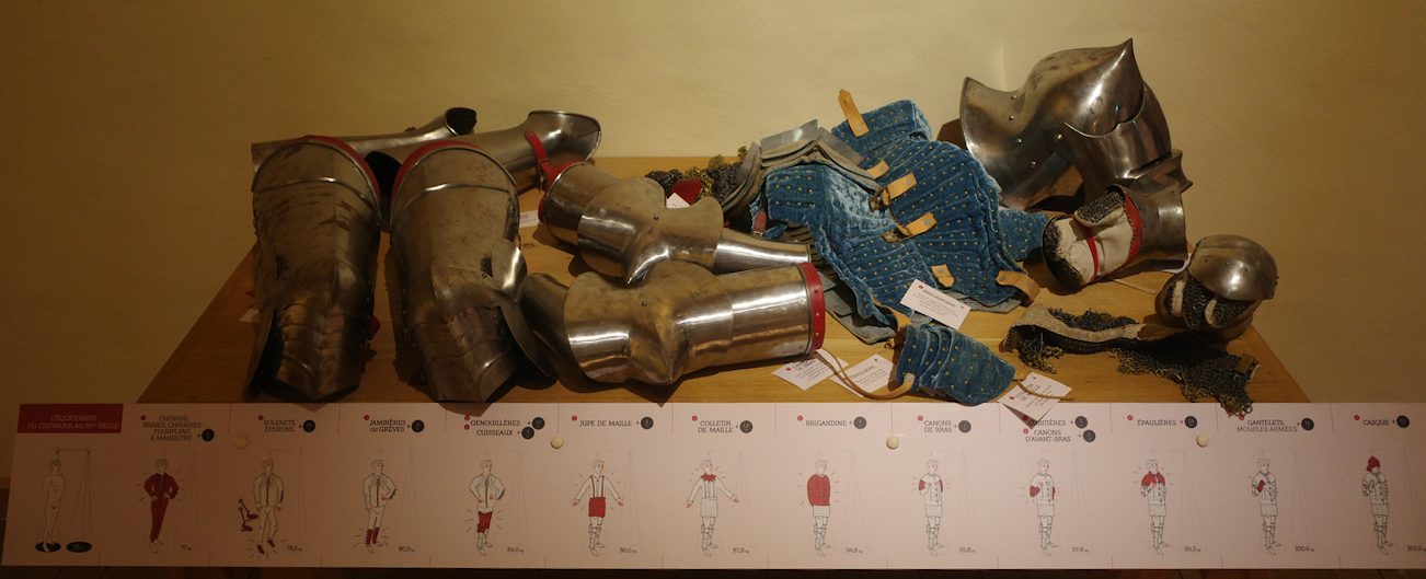 Intéressant atelier, avec le poids des différents pièces d'armures, 28kg tout compris