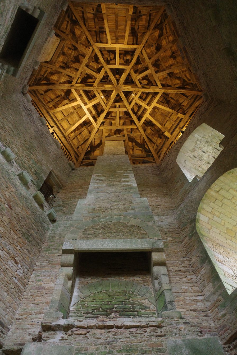 Logis merveilleux, salle de la Table Ronde avec surtout une belle hauteur sous plafond