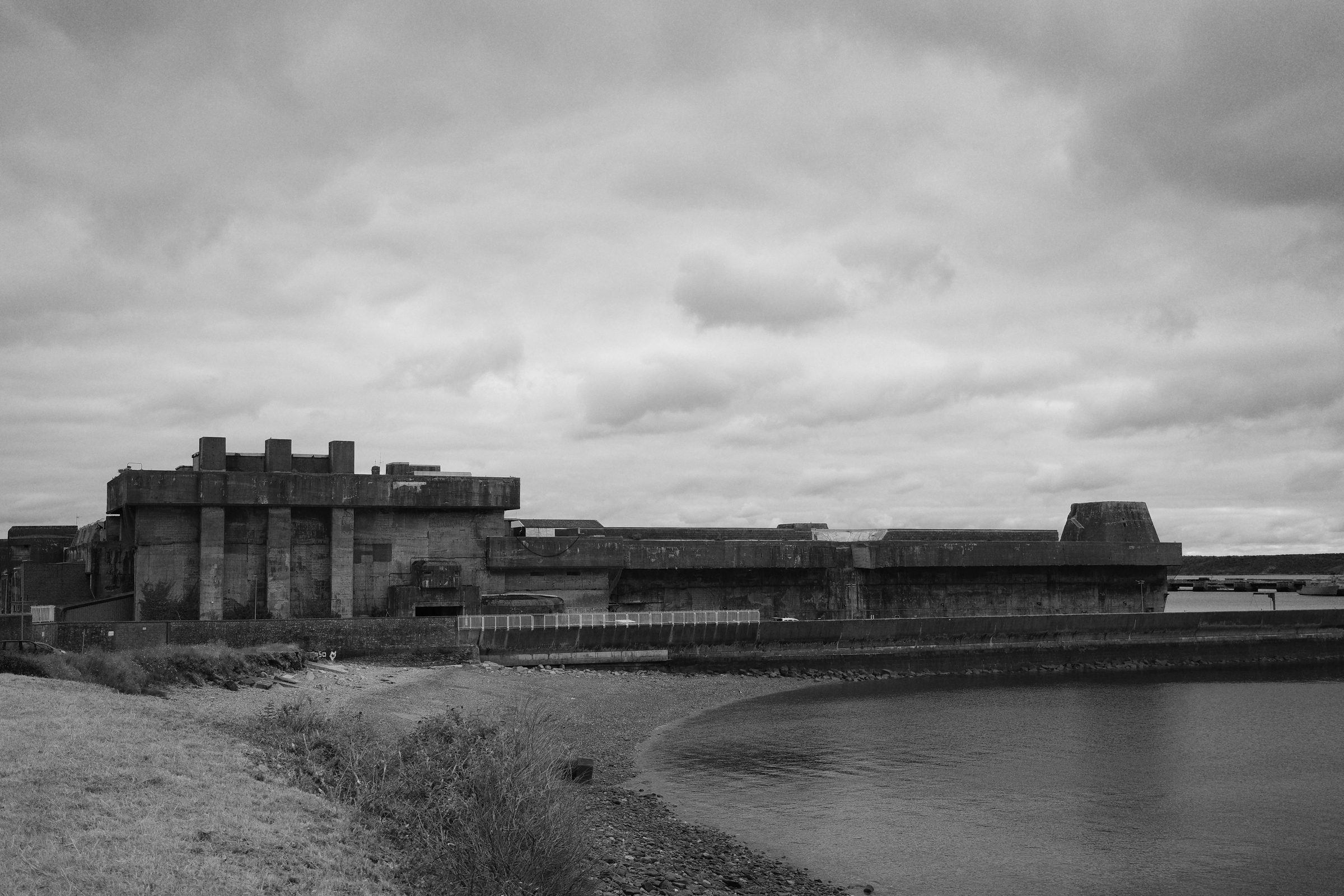 La base allemande des sous-marins vue de l'ouest