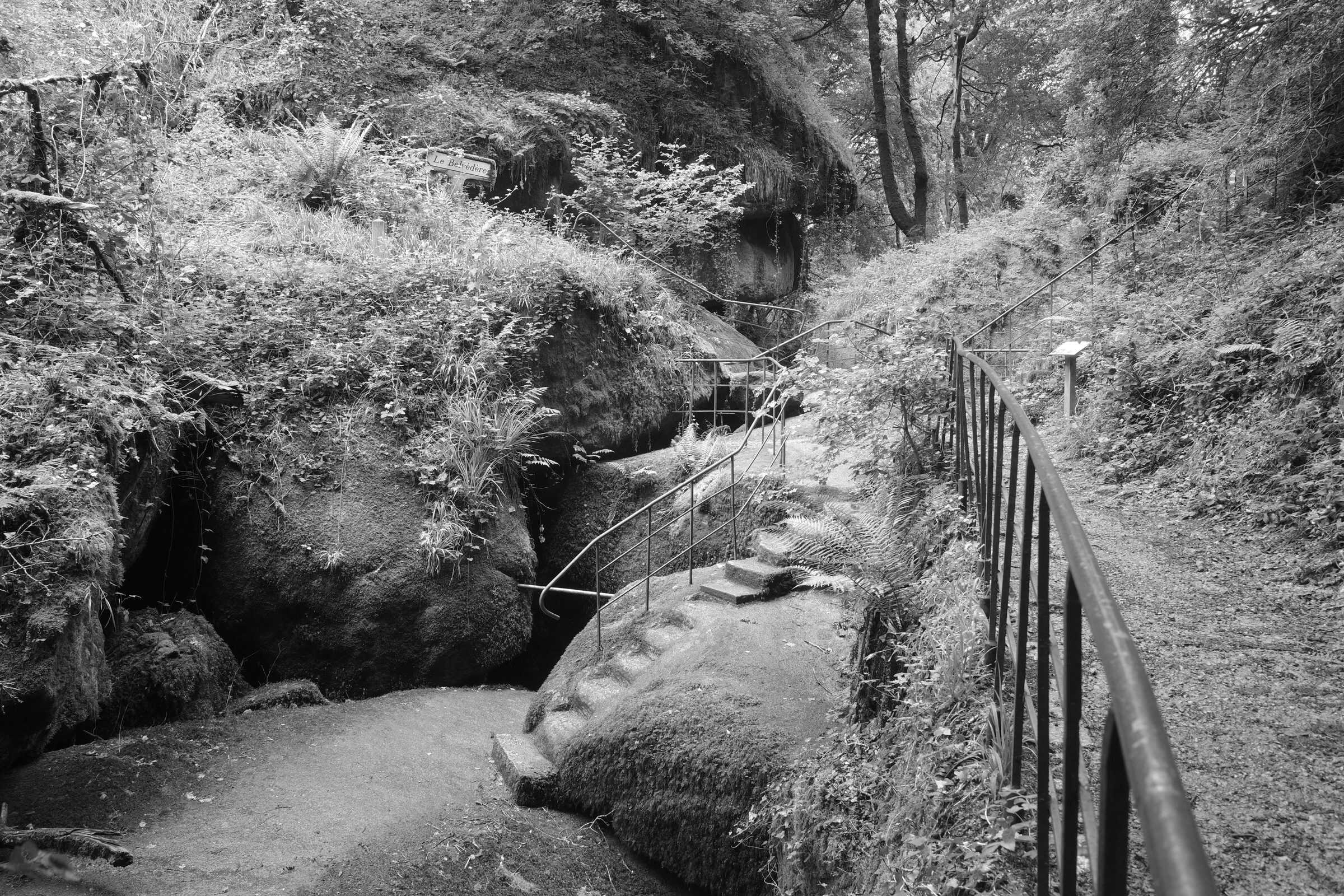 Le Goufre, en hauteur le chemin vers le Belvédère
