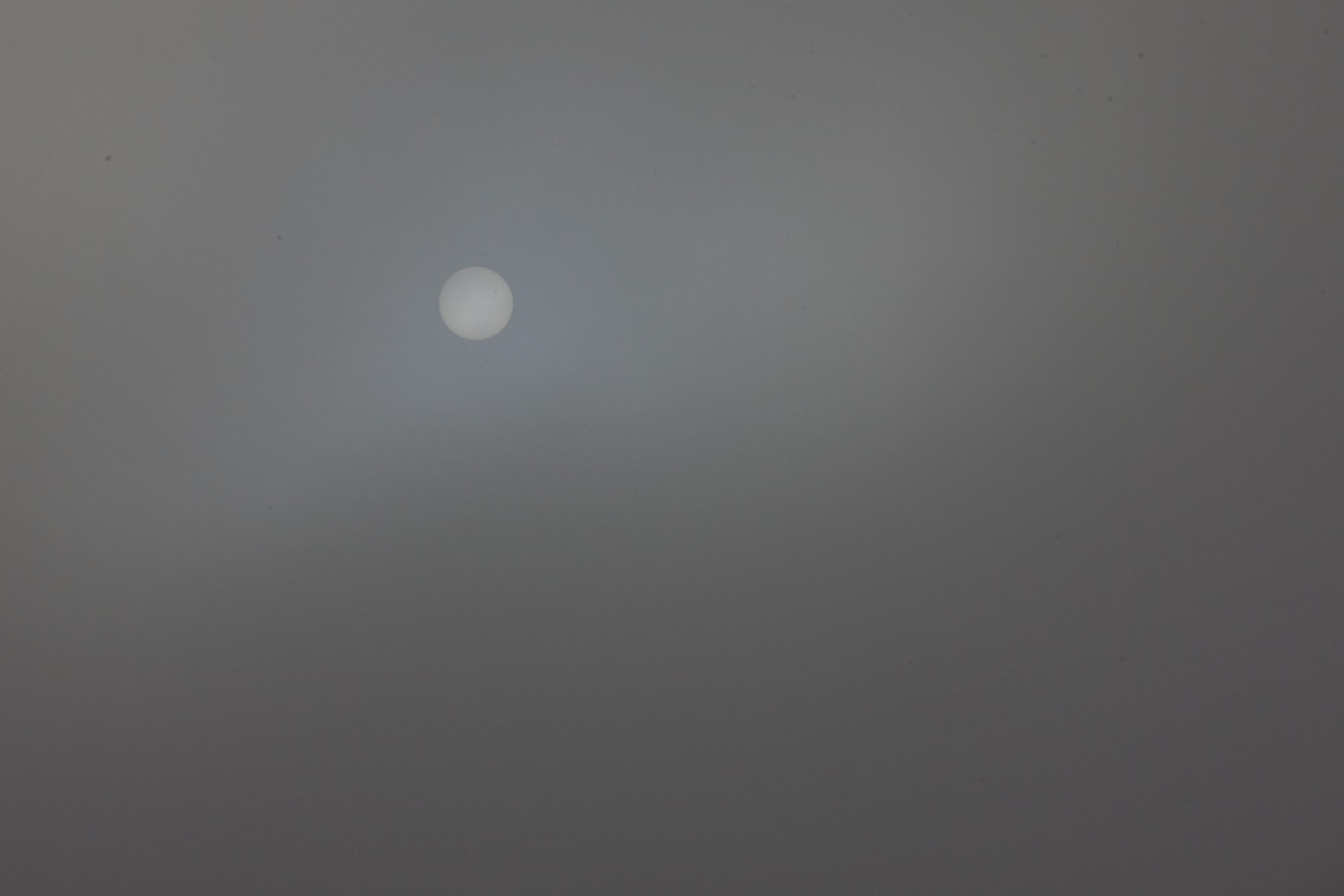 Début de la ballade, curieux spectacle en ce mois de juillet, les anciens disent que c'est une boule de feu suspendue au firmament. En tout cas, foi de breton, c'est un spectacle rare.