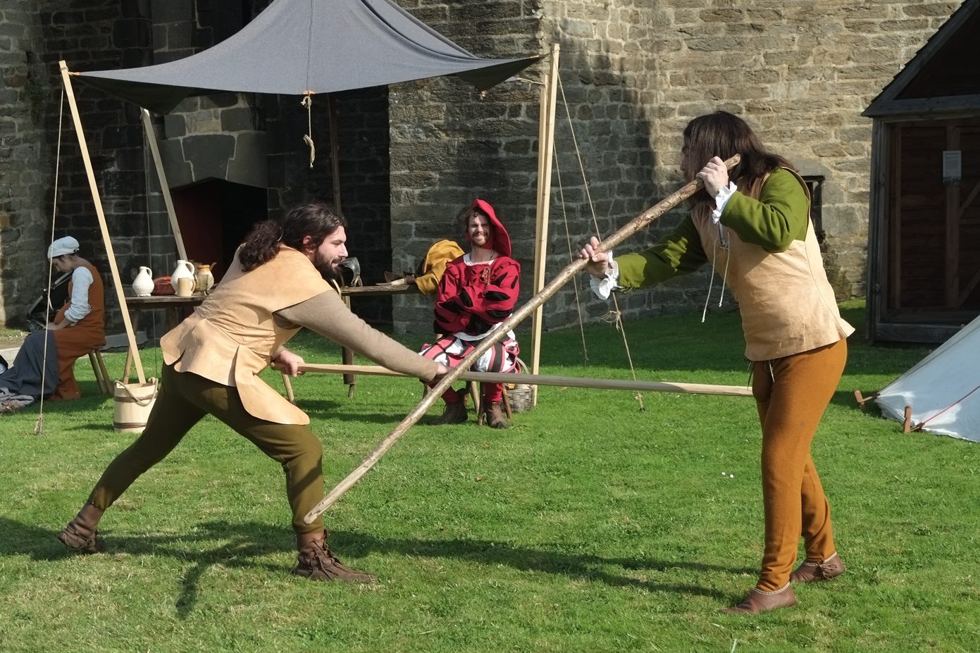 Démo de combats médiévaux dans la cour du château