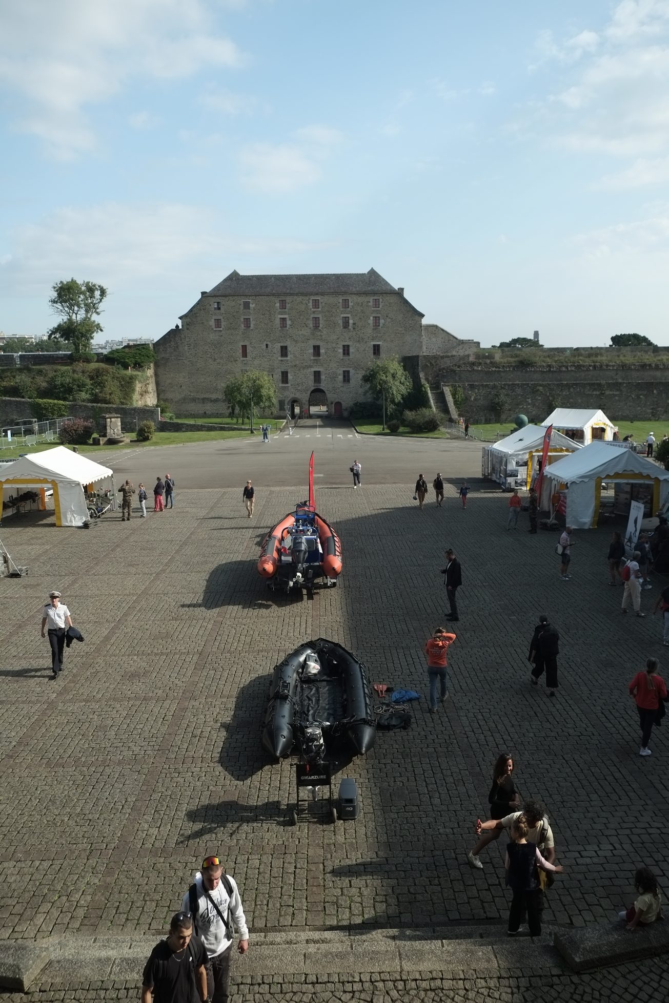 Vue de la cour du château depuis le 1er étage de la préfecture