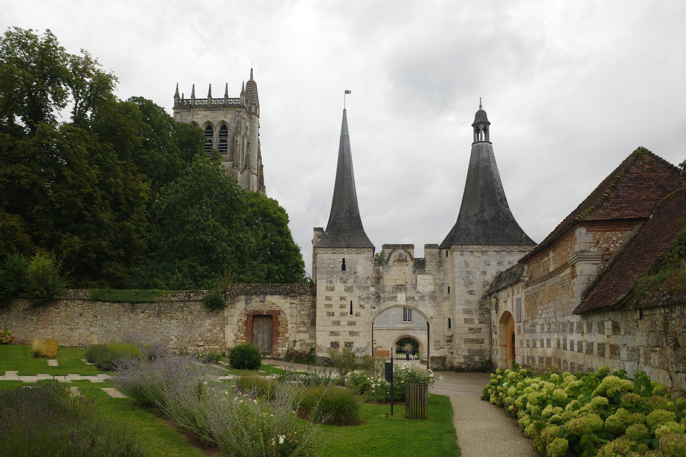 L'entrée du Bec Hellouin