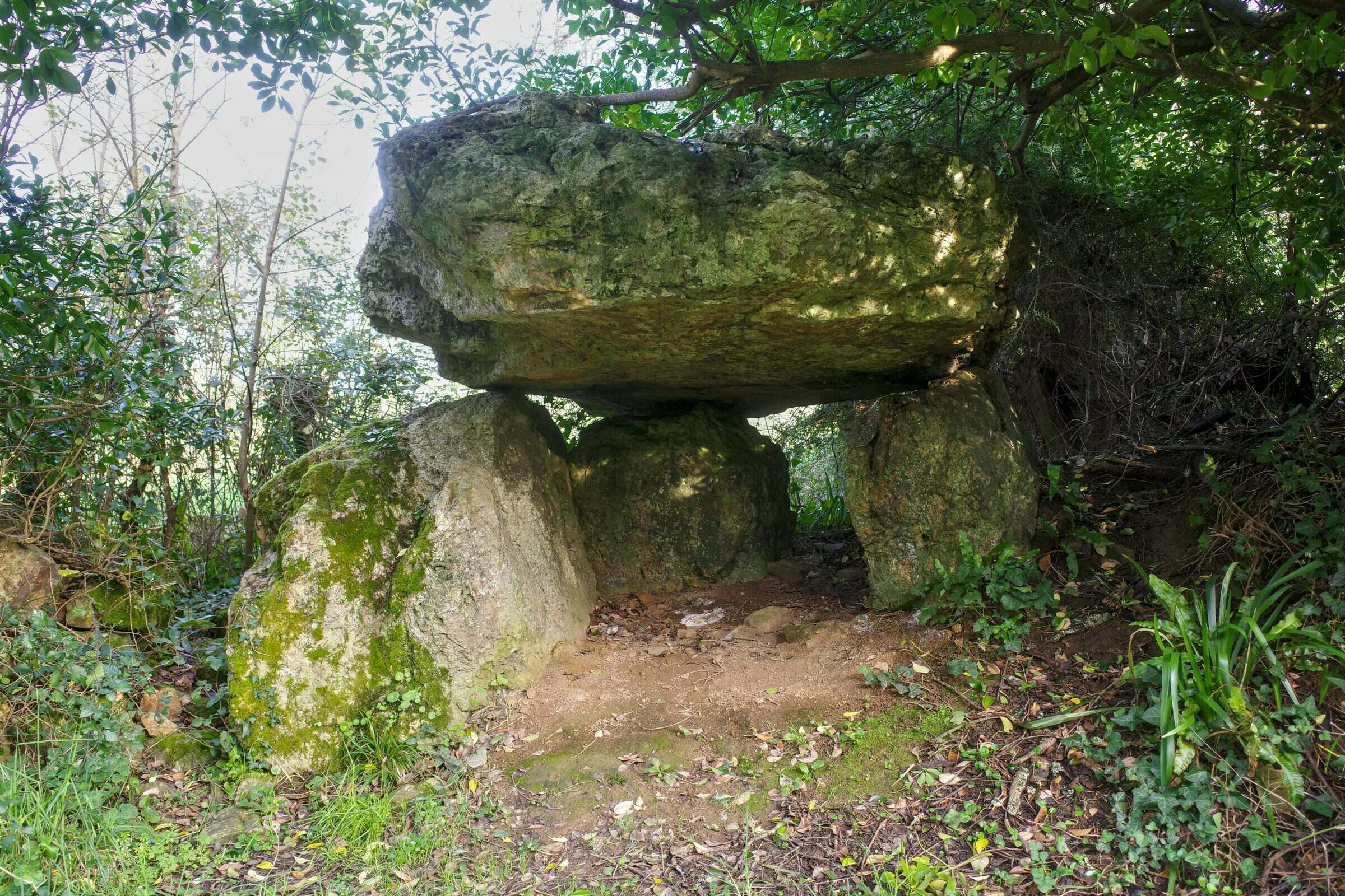 Hors carte, le dolmen de Pen Ar Run