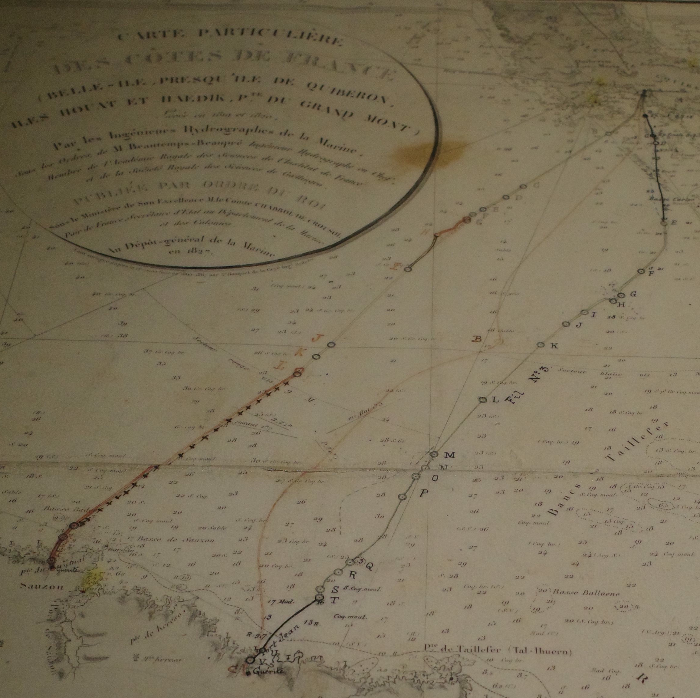 Carte montrant la position de câbles sous-marin à Quiberon