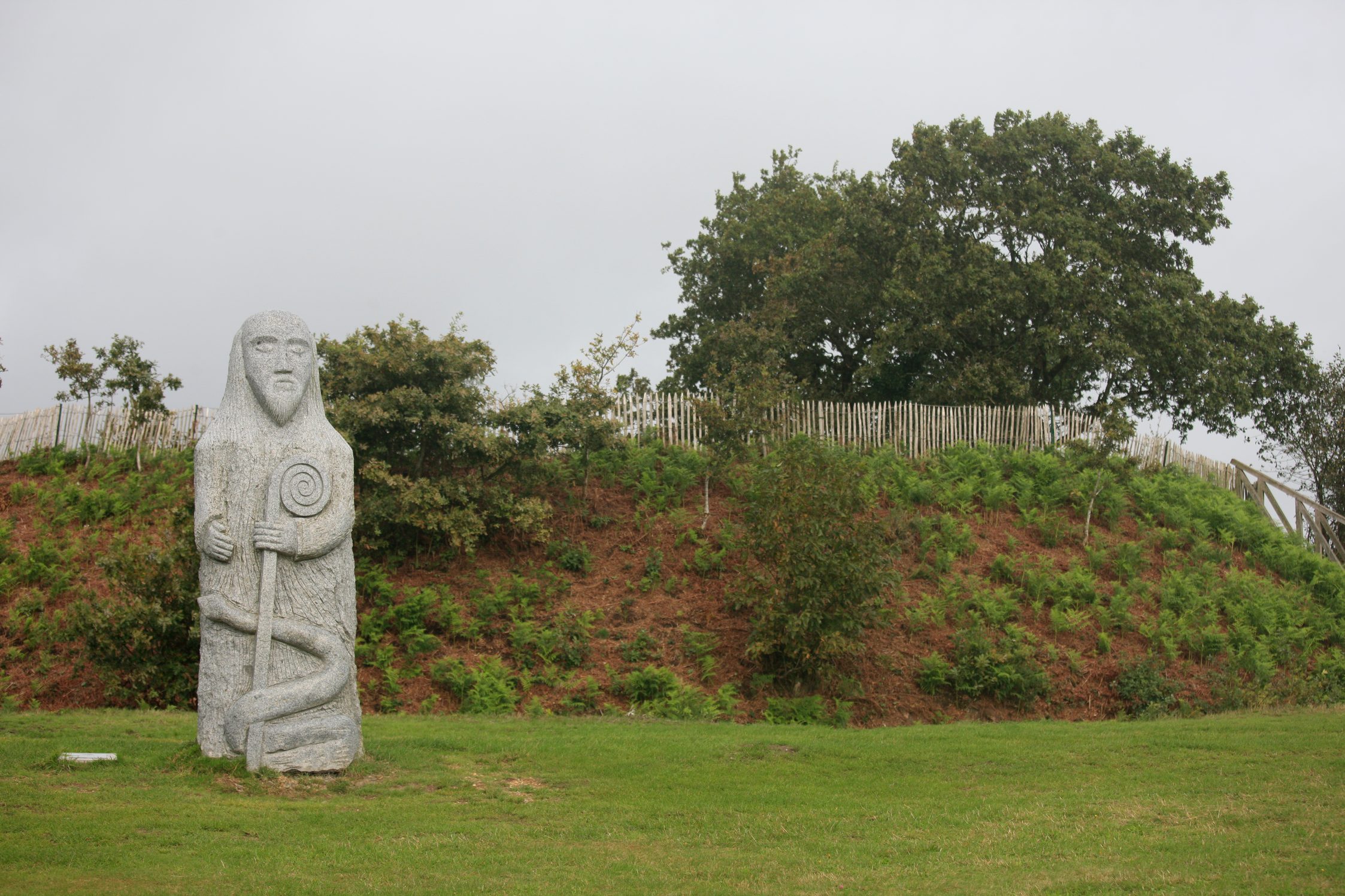 Saint Truc devant la motte féodale