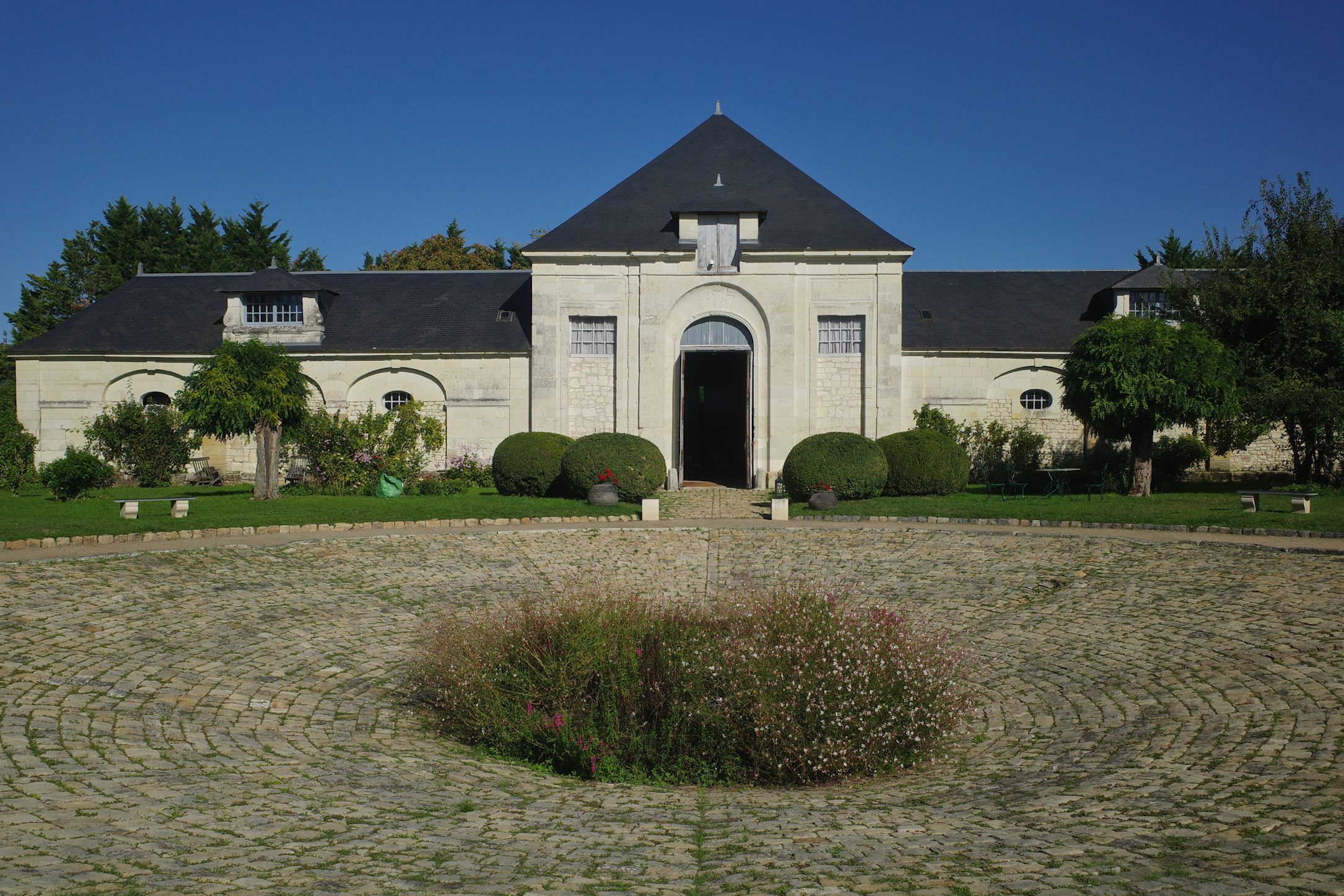 A l'intérieur, le pédiluve